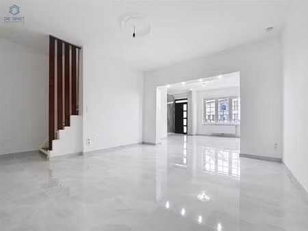 instapklare  volledig gerenoveerde woning