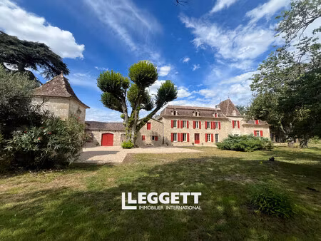 château 21 pièce(s)  fougueyrolles