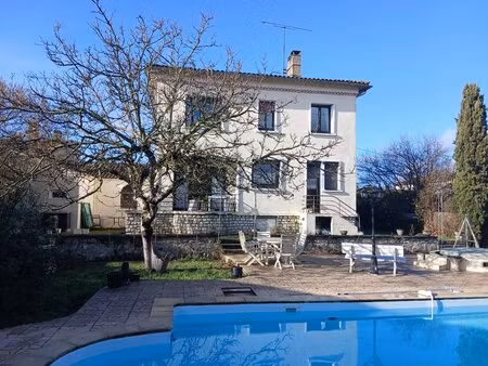 magnifique maison au coeur de cognac  avec piscine et garage.