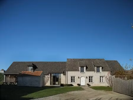 karaktervolle gerenoveerde hoeve met zwembad en wijngaard op 4.700 m² te vurste