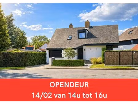 residentieel gelegen alleenstaande villa te knokke