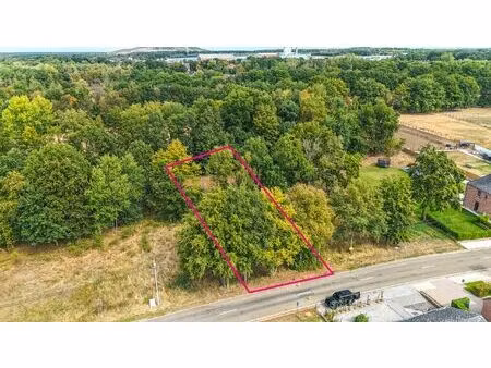 ruim en groen gelegen bouwperceel (13a) voor open bebouwing!