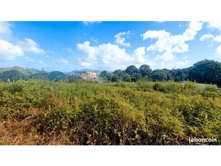 très beau terrain viabilisé de 1300 m²