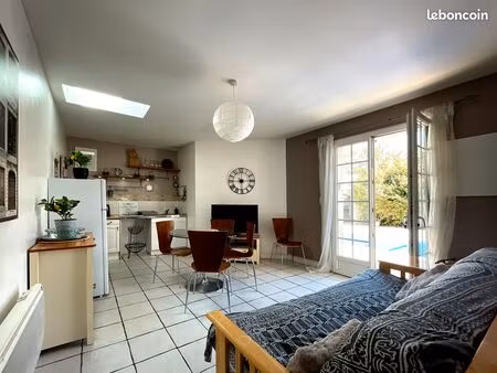 la rochelle t2 meuble 32m2 prox. ctre  wifi  disponible fev-mai 2026 (3-4 mois)  cc+edf