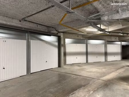 garage box fermé sous sol