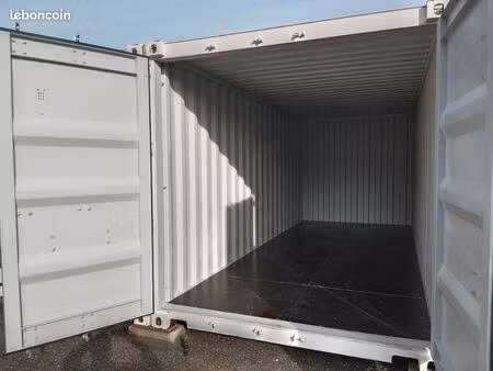 grand box de stockage 33m3 en location / garde meuble sécurisé à lanvollon
