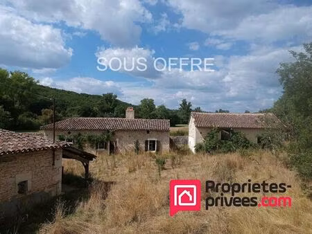 ancienne ferme en pierre sans voisin
