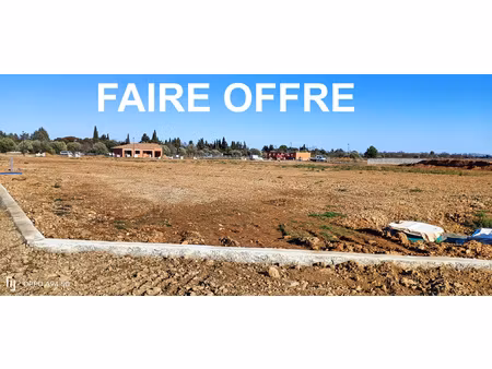 ginestas  à négocier beau terrain viabilisé de 526 m2