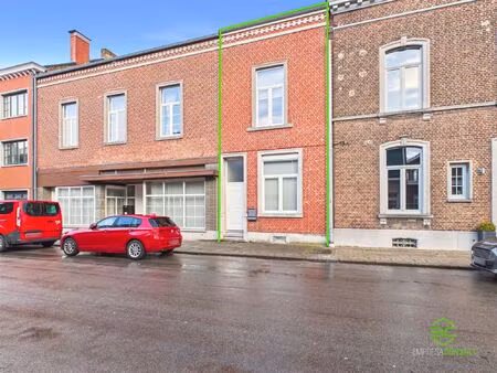 gerenoveerde rijwoning met 3 slpk in het centrum!