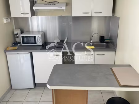 f2 meublé avec terrasse à schoelcher