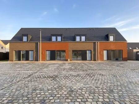 nieuwbouwproject met 4 instapklare nieuwbouwwoningen met 3 slpks en tuin