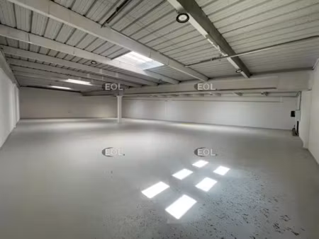 a vendre - local d'activité à 697 m² à coignères (78)