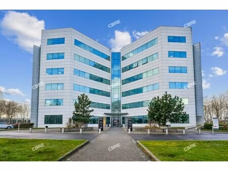 location local professionnel 2 469m²