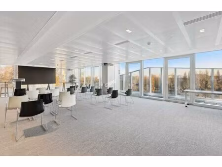 location local professionnel 421m²