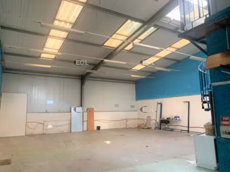 local d'activités de 210 m² à louer à evry (91)