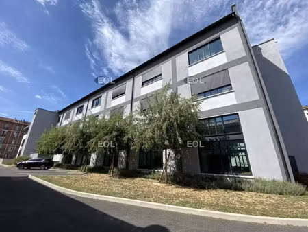 à louer : bâtiment indépendant pour activité/bureaux à ivry-sur-seine (94)
