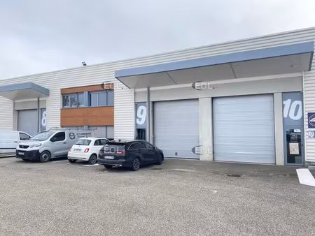 local d'activité avec bureaux de 370 m² à louer - saint-priest (69)