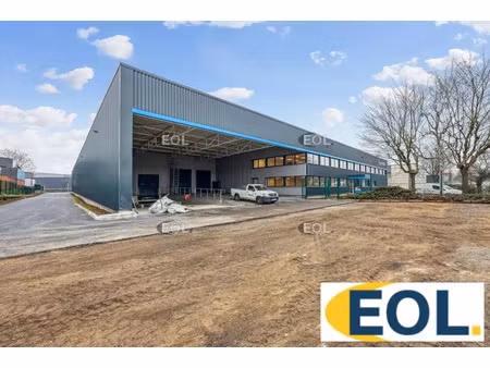 a louer immeuble indépendant réhabilité d'activité/stockage avec des bureaux d'accompagnem