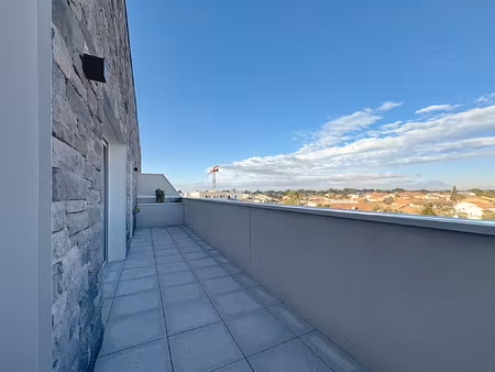 t2 récent 2 stationnement  terrasse et climatisation