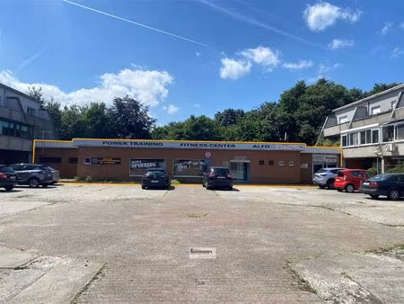 commercieel te koop in hoevenen