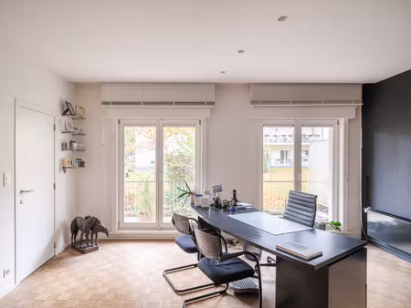 commercieel te koop in gent met 2 slaapkamers