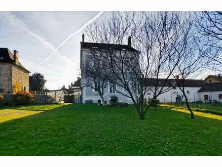 maison de 256 m2 divisée en 4 appartements