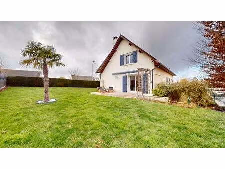 a vendre : maison familiale t6 avec jardin clos et arboré sur sous-sol total à quelques mi