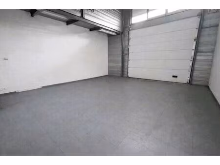 location commerce 82 m² à saint-cyr-sur-loire (37540)