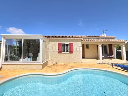 villa de plain pied avec piscine