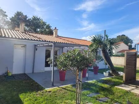 vente maison à montaigu (85600) : à vendre / 75m² montaigu