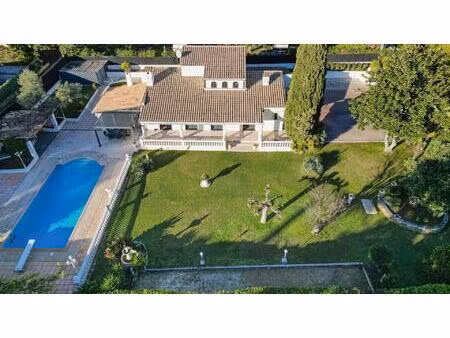 mougins : villa 4 ch - piscine et magnifique terrain paysagée