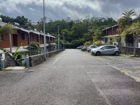 location maison 4 pièces 86 m² à sainte-marie (97438)