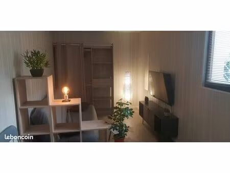 studio 25m2 meublé (à 200m rer c
