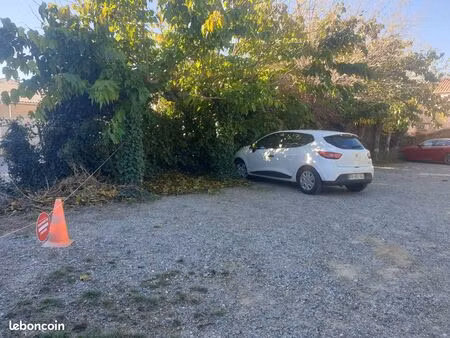 loue place parking ferme