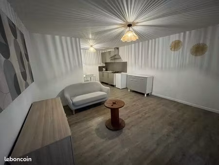 loue studio meublé gien