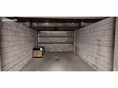 emplacement parking fermé