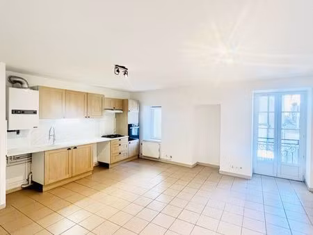 appartement rénové de 70m2 avec 2 chambres et une cave privative de 5m2