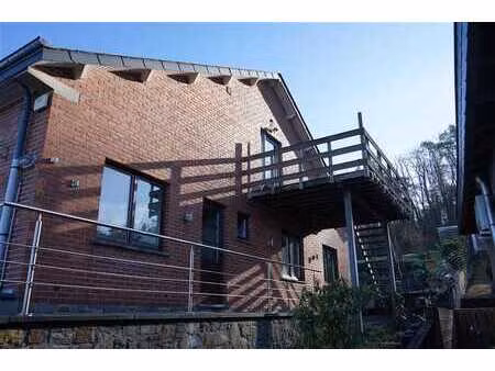 appartement mansardé confortable de 2 chambres - peb b