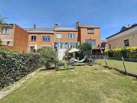 spacieuse maison - 2 chambres + 1 bureau