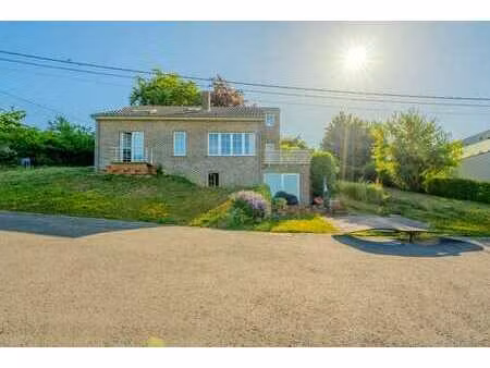 villa à vendre avec potentiel professionnel + garage à bouge