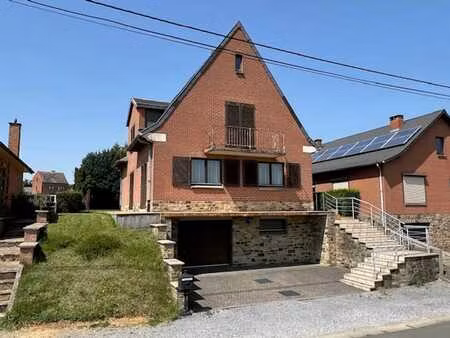 villa lumineuse avec vue dégagée sur les hauteurs de namur