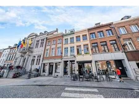 immeuble commercial sur la grand place