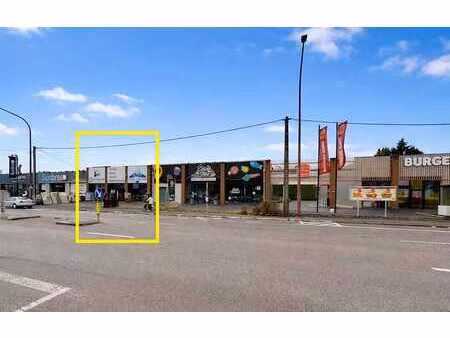 commerce de 520 m² le long de la n5