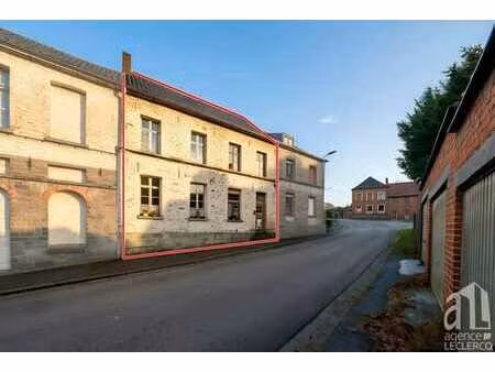 charmante maison 3ch avec cour et beau potentiel