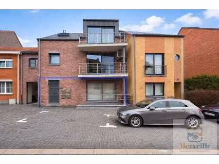 superbe appartement deux chambres avec emplacement de parkin