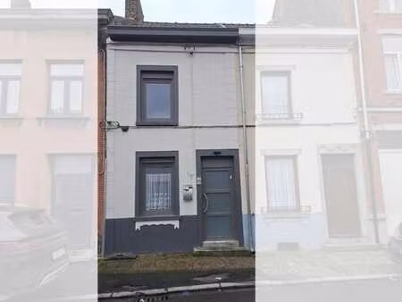 maison d'habitation avec cour et jardin