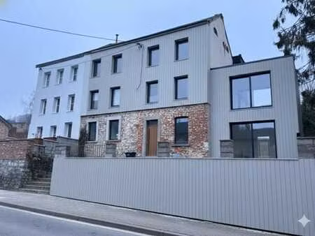 maison pleine de potentiel avec grand jardin !!