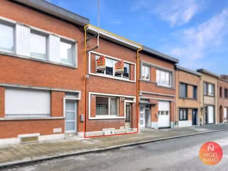 charmante 2 façades à rénover  130 m²  2 ch  caves  jardin.