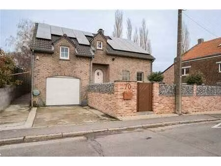 awans  superbe villa avec dépendance idéalé pour pro