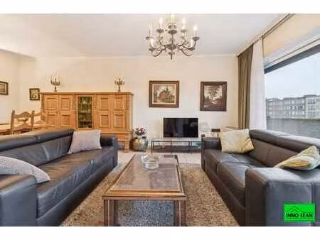 appartement agréable avec 2 chambres et garage